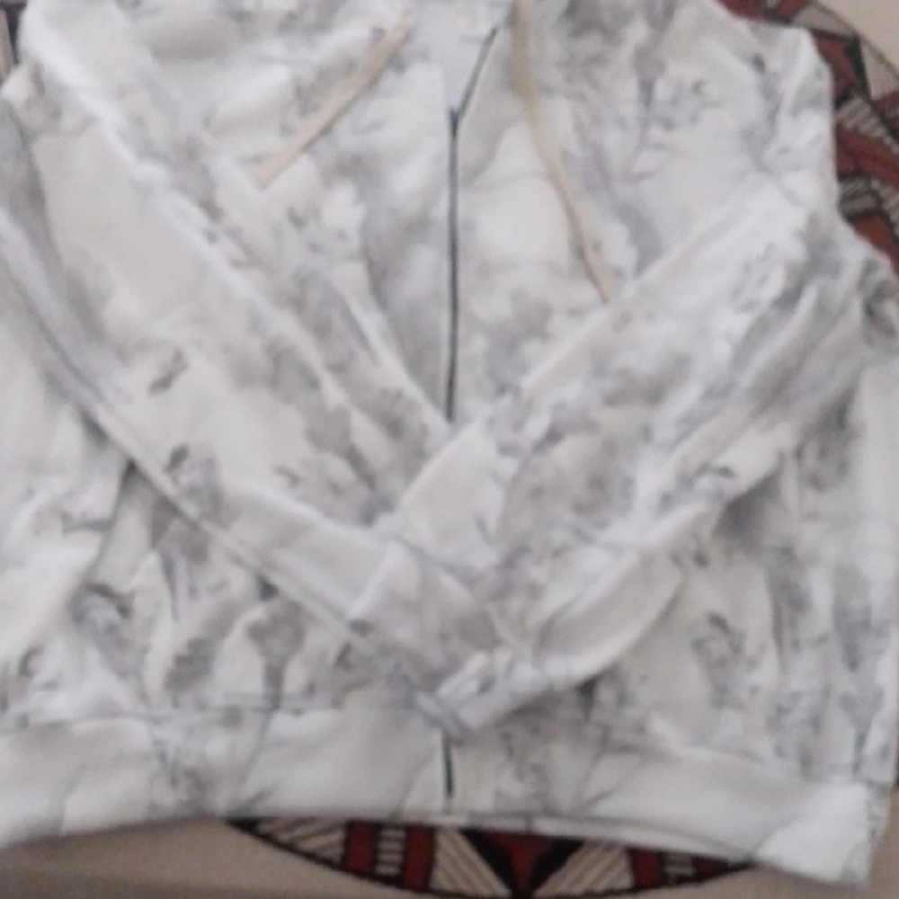 White and Gray Zip-Up Camo Hoodie - Picture 3 of 7